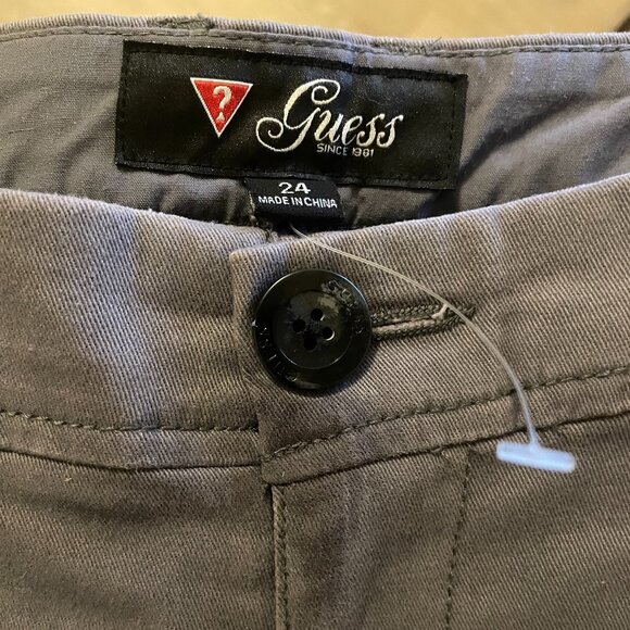 NWT GUESS Distressed Rolled Cuff Shorts (24W) - Picture 3 of 3